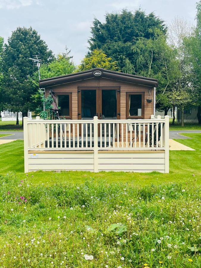 Brooksbank Lodge With Hot Tub Barmby on the Moor Exterior photo